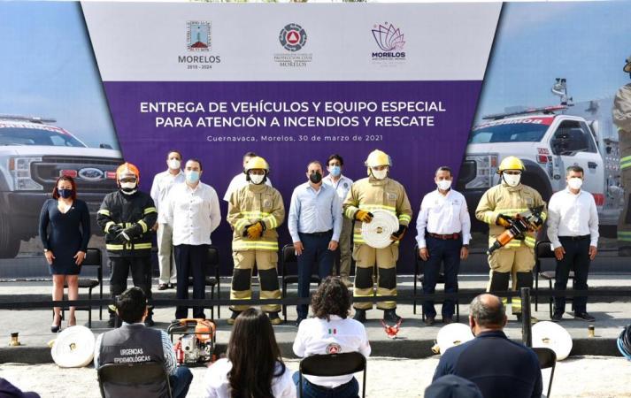 Entrega Cuauhtémoc Blanco vehículos especiales para atender incendios urbanos e incluso forestales