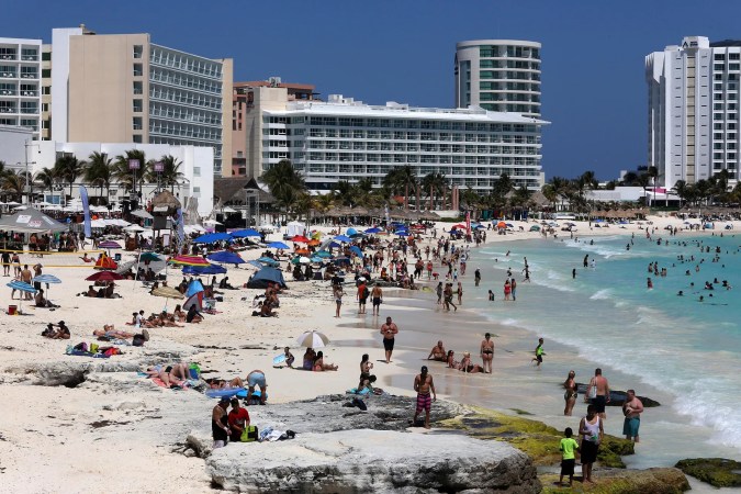 México espera ingresos por más de 45 mil 578 millones de dólares por turismo en verano de 2023