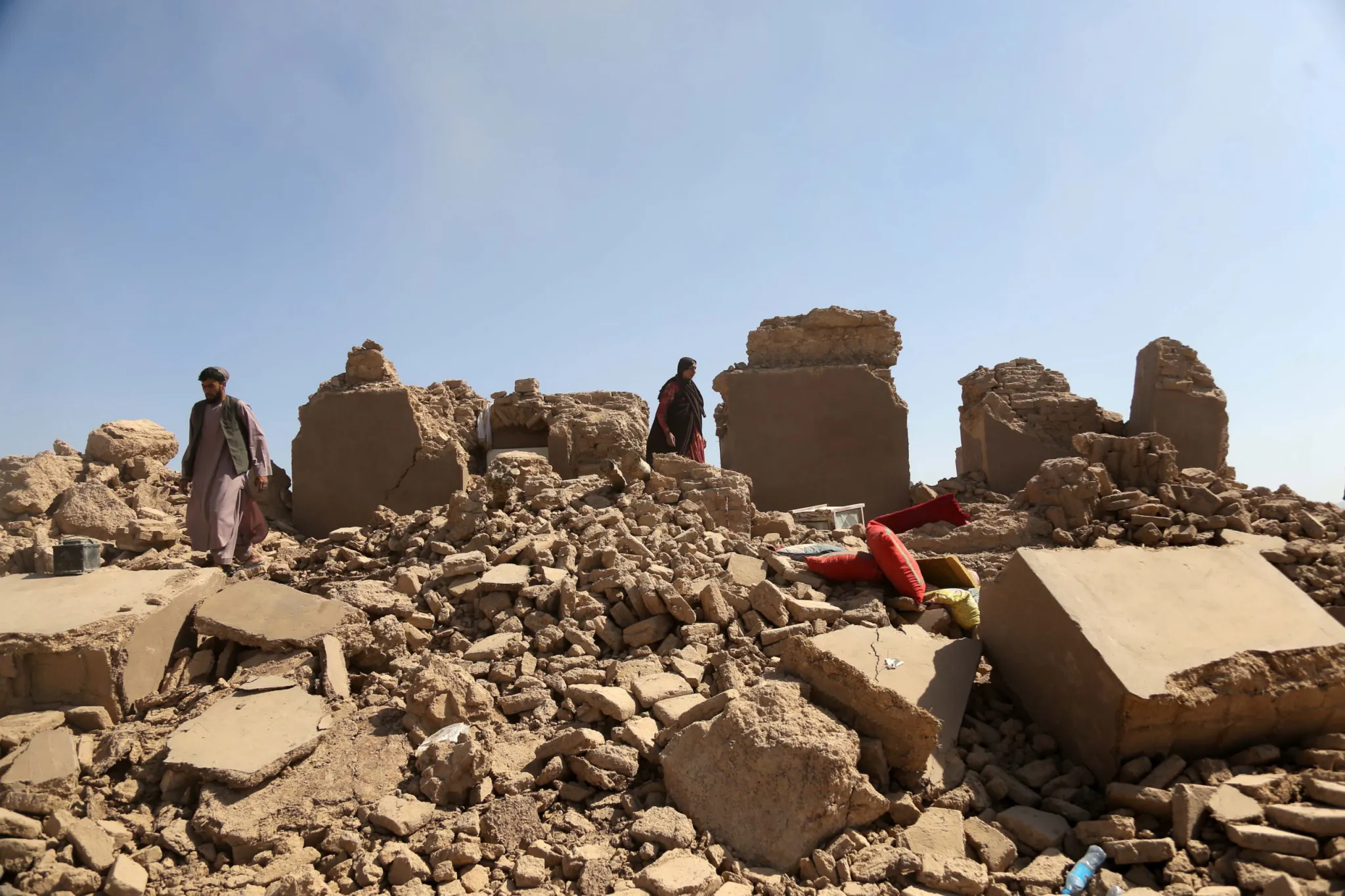 Nuevo sismo 6.3 sacude el devastado oeste de Afganistán